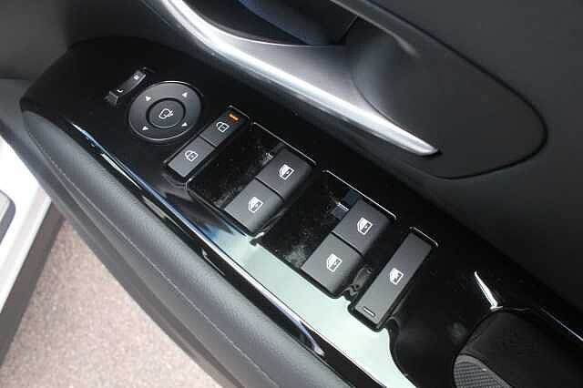 Hyundai TUCSON 1.6T Hybrid Ultimate 5dr Auto Atlas White