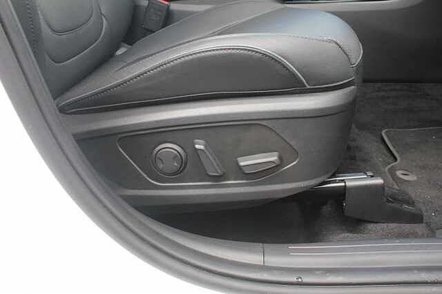 Hyundai TUCSON 1.6T Hybrid Ultimate 5dr Auto Atlas White